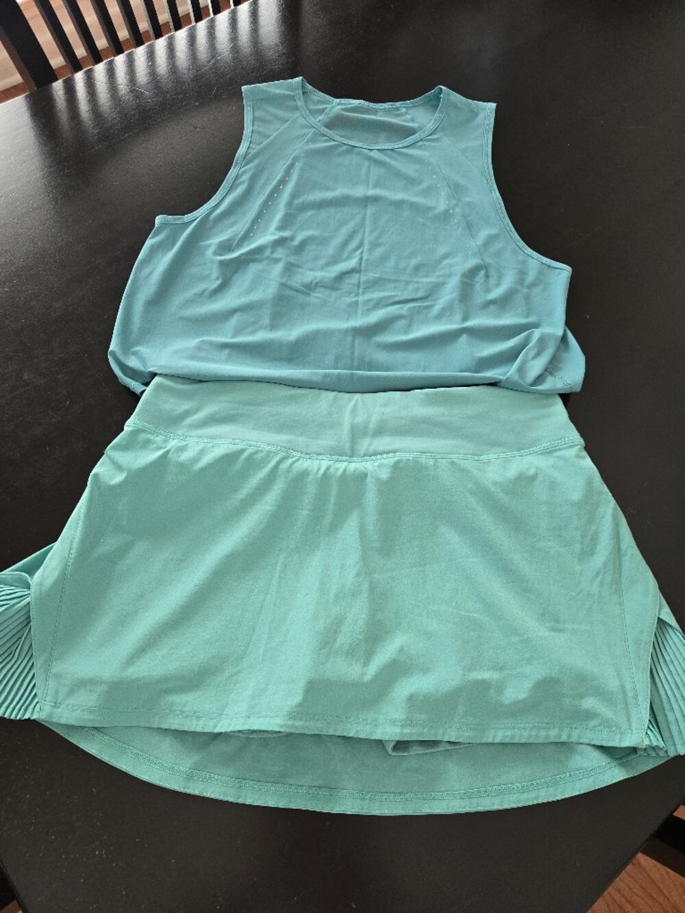 Lululemon SET: athletic skirt and top in Teal color